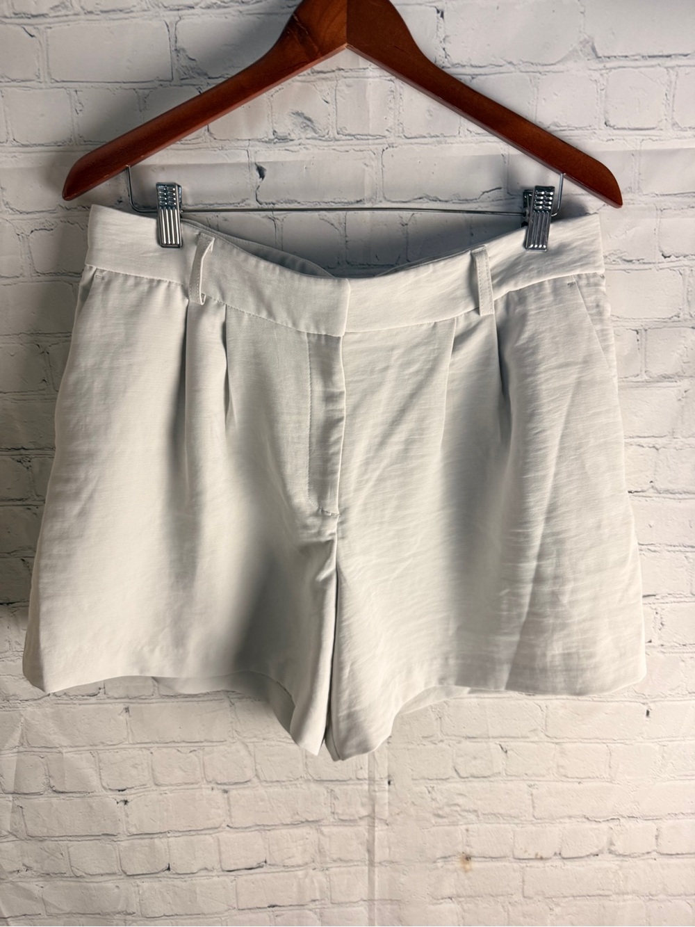 Madison D’Amelie Classic White Bermuda Shorts with Tailored Waist 12
